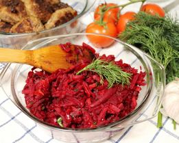 Свекла тушеная с морковью и луком