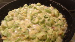 Тушеные кабачки со сметаной