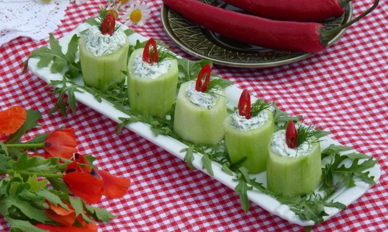 Рецепт закусочных фаршированных огурцов свечи