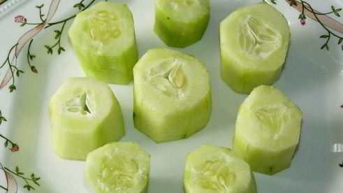 закусочные фаршированные огурцы свечи