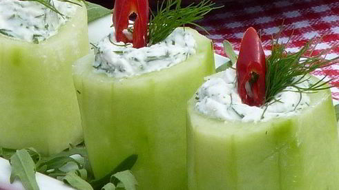 закусочные фаршированные огурцы свечи