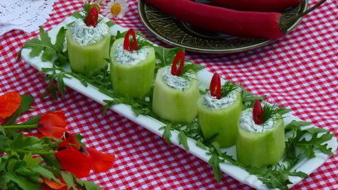 закусочные фаршированные огурцы свечи