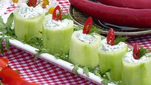 закусочные фаршированные огурцы свечи