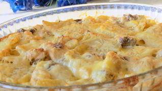 Запеченный картофель с рыбой и грибами