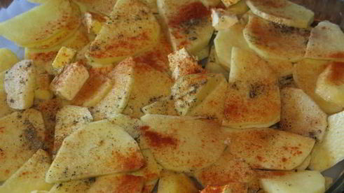 запеченный картофель с рыбой и грибами