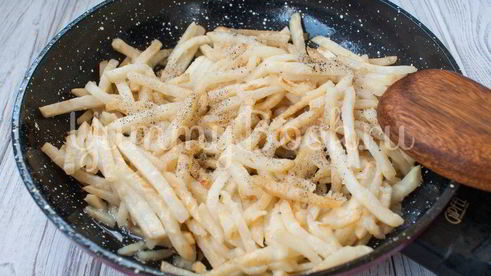 жареный корень сельдерея