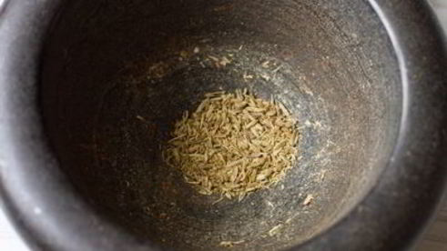 кроличья печень с луком в конверте из пергамента