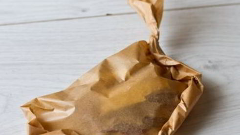 кроличья печень с луком в конверте из пергамента