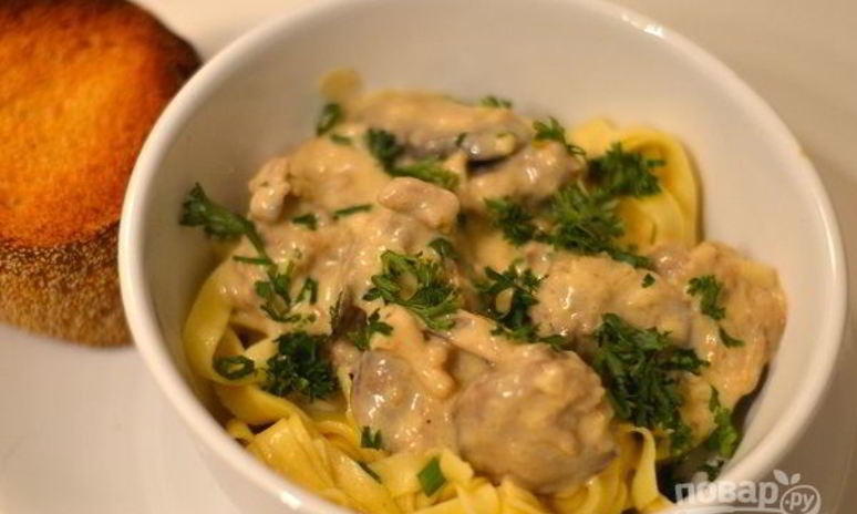 Рецепт куриной печени с грибами в сливочном соусе