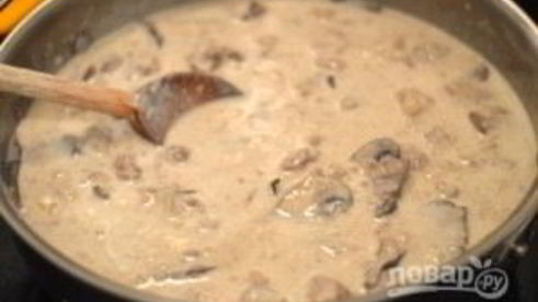 куриная печень с грибами в сливочном соусе