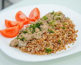 Куриная печень с грибами в сметане