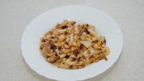 куриная печень с грибами в сметане