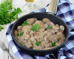 Куриная печень с грибами