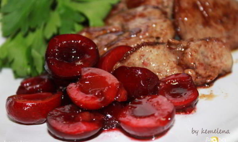 Рецепт куриной печени с маринованной черешней