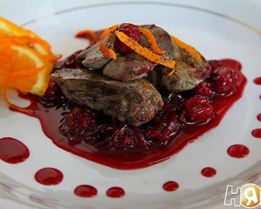 Куриная печень с вишневым соусом