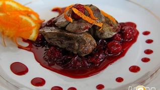 Куриная печень с вишневым соусом