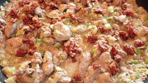 куриная печень в ароматном соусе