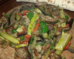 Куриная печень, запеченная с овощами