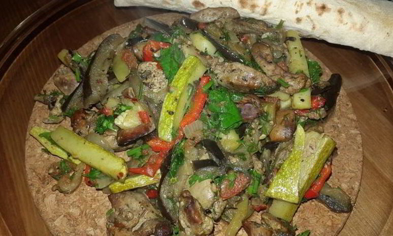 Рецепт куриной печени, запеченной с овощами