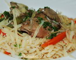 Паровая печенка с пастой орзо