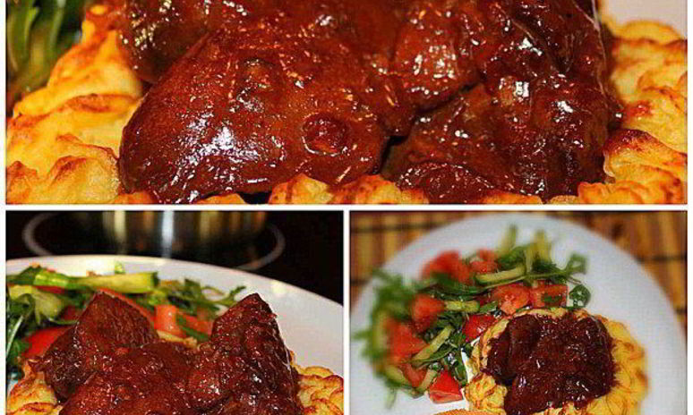 Рецепт печени индейки в сливочно-медовом соусе в корзинке из пюре