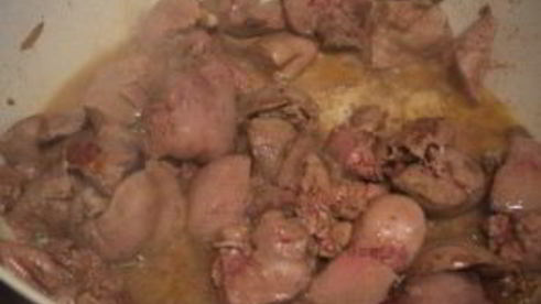 печень с луком тушеная