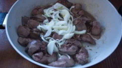 печень с луком тушеная