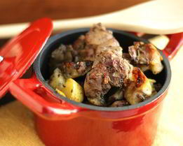 Печень с яблоками и розмарином в мультиварке