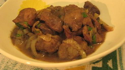 печень теленка с луком в кисло-сладком соусе