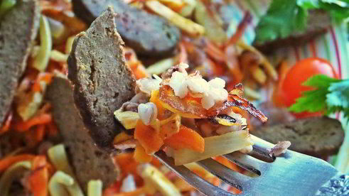 печенка с овощами и гречкой