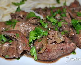 Жареная куриная печень с луком