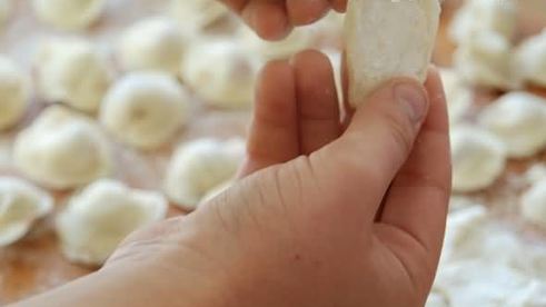 пельмени с фаршем и соком ягод