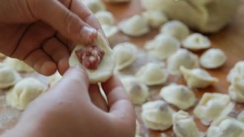 пельмени с фаршем и соком ягод