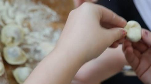 пельмени с фаршем и соком ягод