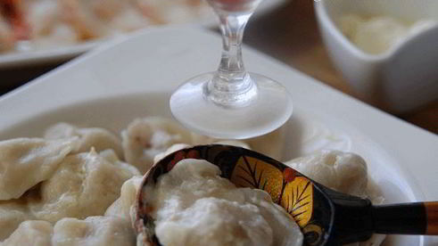 пельмени с фаршем и соком ягод