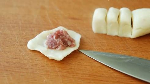 пельмени с фаршем и соком ягод