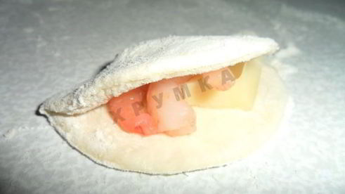 пельмени с креветками и сыром