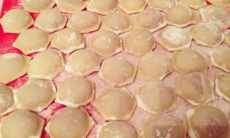 Рецепт пельменей с луком и чесноком