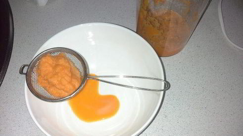 пельмени-ушки из морковного теста