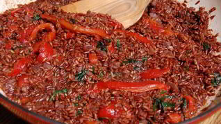 Паэлья из красного риса