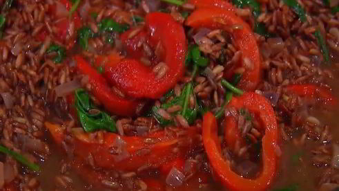 паэлья из красного риса