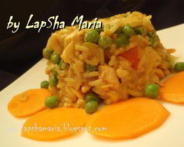 Паэлья с курицей, перцем и горошком