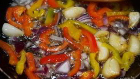 паэлья с цыпленком и чорризо