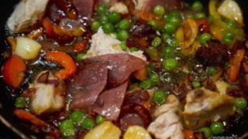 паэлья с цыпленком и чорризо