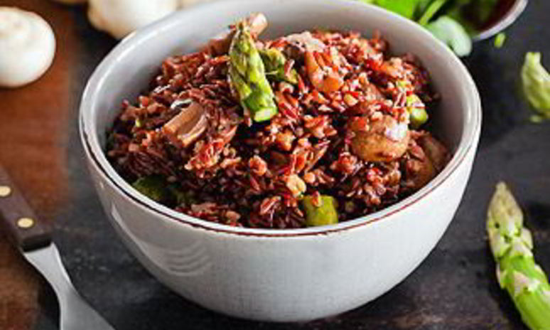 Рецепт пилава из коричневого риса, спаржи и грибов в мультиварке