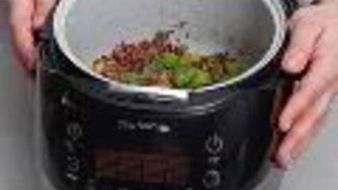 пилав из коричневого риса, спаржи и грибов в мультиварке