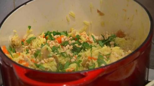 пилав с курицей, изюмом и кедровыми орешками