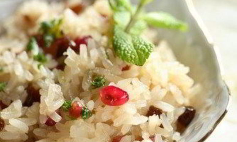 Рецепт плова с гранатом, сухофруктами и тимьяном