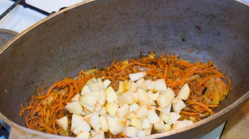 плов с курагой и изюмом