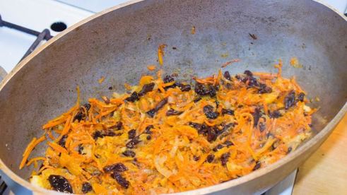 плов с курагой и изюмом